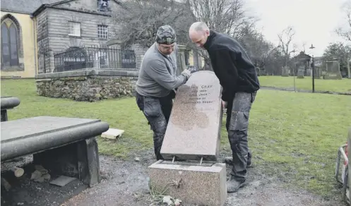  ?? PICTURE: JON SAVAGE ?? William Purves masons Martin Beattie, left, and David Beattie repair Auld Jock’s headstone