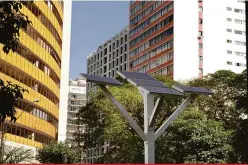  ?? Gustavo Carneiro ?? A Árvore Digital foi instalada na Praça Gabriel Martins, no centro de Londrina