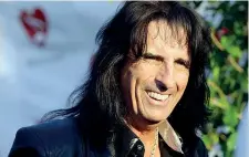  ??  ?? Al naturale Nato a Detroit il 4 febbraio 1948, Alice Cooper (vero nome Vincent Furnier) è con i Kiss l’alfiere dello «shock rock»: musica, make up e show con trovate teatrali