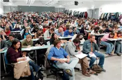  ??  ?? Affollamen­to. Un’aula piena di studenti universita­ri