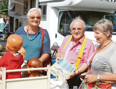  ?? Foto: Franz Issing ?? Ludwig Hofmaier in seinem Element beim großen Flohmarkt in Türkheim/Irsingen.