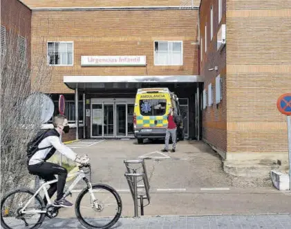  ?? S. GARCÍA /A. M. R. ?? Entrada de Urgencias del Hospital Materno Infantil de Badajoz