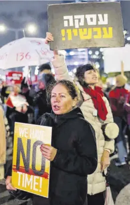  ?? ?? Protesta para pedir la liberación de los rehenes israelís, ayer en Tel Aviv.