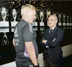  ?? FOTO: EFE ?? Ancelotti junto a Florentino Pérez