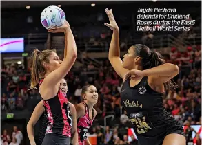  ?? Picture: Michael Bradley ?? Jayda Pechova defends for England Roses during the Fast5 Netball World Series