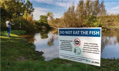  ?? ?? A sign at at a recreation area in Michigan warns anglers not to eat fish from the Huron River, due to high levels of PFAS. Photograph: Jim West/Alamy