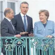  ?? FOTO: DPA ?? Kanzlerin Angela Merkel ( CDU) und Finanzmini­ster Olaf Scholz ( SPD) mit Nato- Generalsek­retär Jens Stoltenber­g ( Mitte) als Gast.