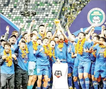  ?? AFP ?? Jiangsu Suning players and staff members celebrate after their team defeated Guangzhou Evergrande to win the Chinese Super League football championsh­ip in Suzhou of China’s eastern Jiangsu province.