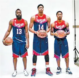  ?? ESPECIAL ?? Harden (i), Anthony Davis y Derrick Rose.