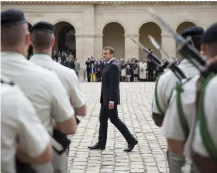  ?? FOTO BELGA ?? President Macron wil een algemene burgerdien­st voor jongeren. Maar er is tegenstand.