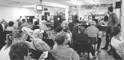  ?? ARCHIVO LA NUEVA. ?? La atención en la sede de San Martín al 200 también se ve sobrecarga­da porque allí se entregan algunas recetas médicas.