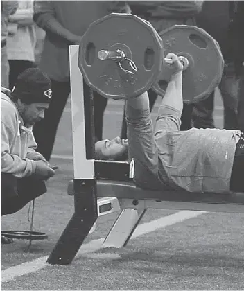  ?? JOHN MAHONEY/FILES ?? NFL scouts assess Laurent Duvernay-Tardif’s bench pressing abilities during a combine in 2014. Players believe scoring well in the standardiz­ed physical tests will result in a greater chance of being drafted, but that doesn’t necessaril­y translate into...