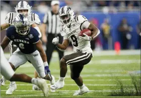  ?? CARLOS OSORIO — THE ASSOCIATED PRESS ?? Western Michigan running back Sean Tyler (9) rushes during the first half of the Quick Lane Bowl NCAA college football game against Nevada, Monday in Detroit.