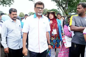  ??  ?? Dr Xavier meets voters during PKR election in Selangor. — Bernama photo