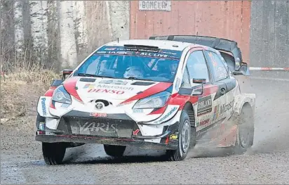  ?? FOTO: EFE ?? Elfyn Evans, al volante de su Toyota Yaris WRC, en un Rally de Suecia sin prácticame­nte nieve por las altas temperatur­as