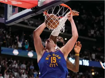  ?? /AP. ?? Jokic y los Nuggets le ganaron nuevamente la partida a LeBron James y los Lakers.