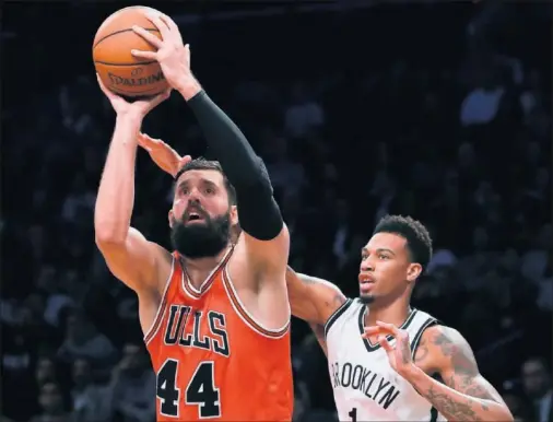  ??  ?? ¿OCASIÓN PERDIDA?. Mirotic, en la imagen ante los Nets, tampoco está pudiendo enseñar su mejor nivel en su tercera temporada en la NBA.