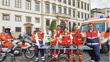  ?? Foto: Klaus Rainer Krieger ?? Helfer bei den Augsburger Sommernäch­ten in diesem Jahr: Bei großen Einsätzen sind viele Ehrenamtli­che gefragt. In Augsburg arbeiten die Hilfsorgan­isationen seit zehn Jahren eng zusammen.