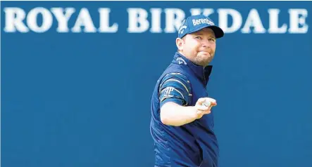 ?? Picture / Getty Images ?? Branden Grace didn’t know he had made history when he tapped in on the last hole yesterday.