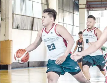 ?? / ELITE BASKETBALL CEBU ?? WIN. The Bears’ wingman James Ferraren has scored 28 points to lead the team to a stunning win over the previously unbeaten Eagles.