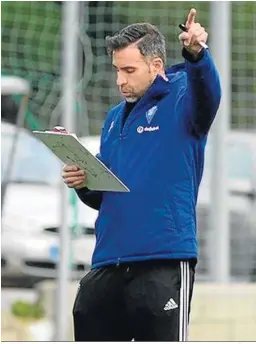  ?? CÁDIZ CF ?? Alberto Cifuentes, entrenador del filial cadista.