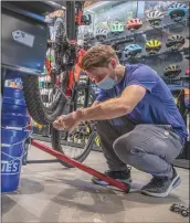  ?? Bobby Block/The Signal ?? Alasdair Fraser, store manager for the Trek bike shop in Saugus, installs pedals on one of his store’s display bikes Monday.