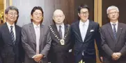  ??  ?? (From left) Sasebo Convention Associatio­n managing dire c tor Akira Kojima , Sumitomo Mitsui Banking Corp. GM Yukio Asahina and Robert Lim Joseph Jr. with Nagasaki Prefecture Culture, Tourism and Internatio­nal Affairs director general Hisakazu...