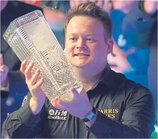  ??  ?? TROPHY TIME: Shaun Murphy celebrates with the trophy after winning the Welsh Open