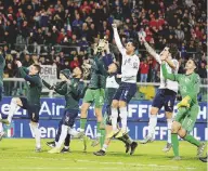  ?? Ansa ?? Festa
Gli azzurri dopo la vittoria contro l’Armenia