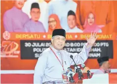  ??  ?? Ahmad Zahid speaking at the opening of the Sabak Bernam Umno divisional delegates conference. — Bernama photo