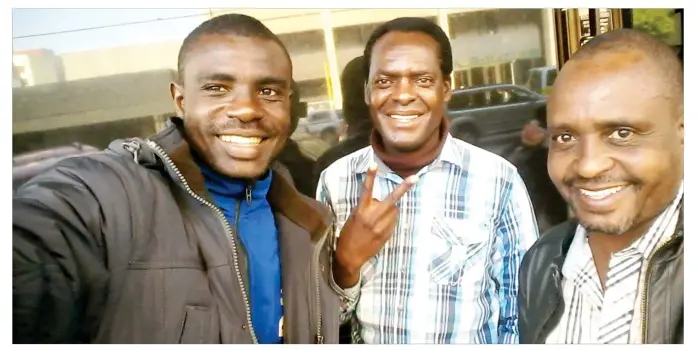  ??  ?? THREE IS COMPANY... Troubled Dynamos forward Christian Epoupa (left) takes time to pose for a selfie with his manager Gilbert Sengwe (Centre) and former Zifa Chief executive Jonathan Mashingaid­ze