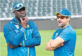  ?? /Lee Warren/Gallo Images ?? Big responsibi­lity: SA coach Ottis Gibson and stand-in skipper Dean Elgar in discussion on Thursday on the eve of the third Test against Pakistan at the Wanderers.