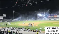  ??  ?? CALIDAD. Los jugadores se alistaban para la actividad del primer partido de la campaña 2020-2021 de la Liga Mexicana del Pacífico en el estadio Emilio Ibarra Almada.