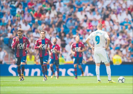  ?? FOTO: GETTY ?? El Levante empató en el Bernabéu en un mal partido de los jugadores de Zidane que no acertó con las rotaciones, especialme­nte poniendo a Theo y Marcelo juntos