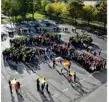  ??  ?? Les élèves ont représenté dans la cour un arbre, symbole du projet Erasmus Trees.