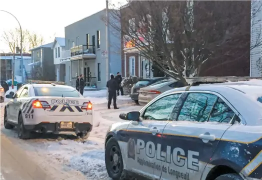  ?? PHOTO COURTOISIE, POLICE DE LONGUEUIL ?? Les policiers de Longueuil ont arrêté quatre personnes hier matin, sur la rue Dubé, à Montréal-Est, pour une série de vols.