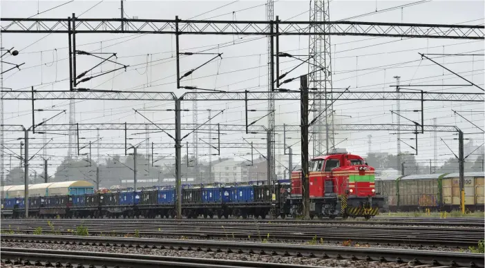  ?? FOTO: LEHTIKUVA / IRENE STACHON ?? KOUVOLAS BANGåRD.
Härifrån ska godståg rulla i väg till Kina. Tanken är att öppna en regelbunde­n fraktled mellan Kouvola och staden Xi’an i Kina. Hittills har endast provfraktn­ingar gjorts.