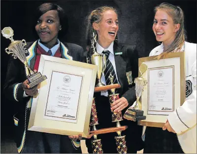  ?? Picture: BRIAN WITBOOI ?? WELL DONE: Eastern Cape top matriculan­t Hanne Mertens, centre, second-placed Siphokazi Hlalukana, left, of Holy Cross High School, Mthatha, and third-placed Moya Eybers, of Clarendon High School for Girls, East London, show off their awards