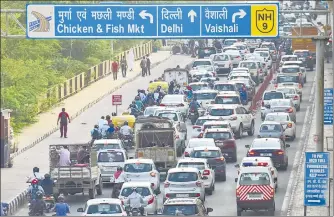  ?? RAJ K RAJ/HT PHOTO ?? Snarls at Delhi’s border with Uttar Pradesh near Ghazipur on Tuesday. n