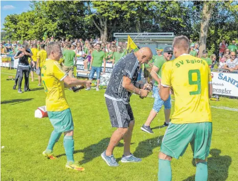  ?? FOTO: FLORIAN WOLF ?? Nach dem Aufstieg über die Relegation will der SV Eglofs das Abenteuer Bezirkslig­a zu einem guten Ende bringen.