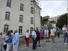  ?? (Photos L.Boxitt et R.D.) ?? Les Roquebruno­is sont venus nombreux sur le site de la Base aérienne  pour assister à ces ateliers participat­ifs, sous la conduite du maire Patrick Cesari.