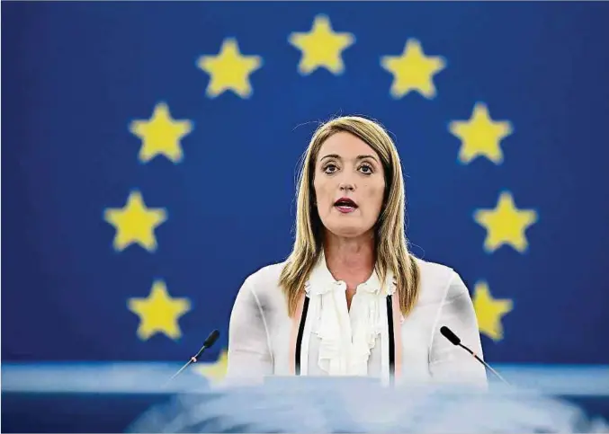 ?? Foto: AFP ?? Roberta Metsola weiß, dass die EU derzeit nicht perfekt ist.
* Roberta Metsola, 1979 auf Malta geboren, ist seit Januar 2022 Präsidenti­n des Europäisch­en Parlaments. Sie ist Mitglied der Europäisch­en Volksparte­i (EVP), der auch die CSV angehört.