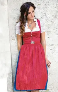  ?? Foto: Wirkes Dirndl & Tracht – www.trachtensh­op.de ?? Mit Rot ein Statement setzen – die Farbenviel­falt bei Dirndln ist schier unerschöpf­lich. Da ist für jeden Frauentyp das Passende dabei.