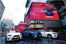  ??  ?? KERETA mewah Lexus yang ditawarkan kepada
pemenang bertuah.