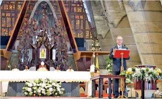  ?? FUENTE EXTERNA ?? Desde la Basílica de Nuestra Señora de La Altagracia, en Higüey, Manuel A. Grullón agradeció a Dios, los 55 años del Banco Popular Dominicano.