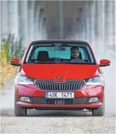  ?? FOTOS: ŠKODA AUTO ?? Schau mir in die eckigen Augen, Kleines! Dank nachgeschä­rfter Linien und Kanten hat der Fabia endgültig alles Niedliche verloren.