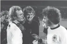  ?? FOTO: IMAGO ?? Sepp Maier (Mitte) mit Uli Hoeneß (links) und Paul Breitner (rechts) bei der Europameis­terschaft 1972..