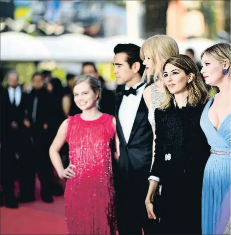  ??  ?? En Cannes.
equipo de La
seducción, con Angourie Rice, Colin Farrell, Nicole Kidman, Sofia Coppola, Kirsten Dunst, Elle Fanning y Addison Riecke