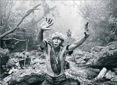  ?? SEBASTIÃO SALGADO ?? Amazònia li ha suposat al fotògraf set anys, en què ha compartit experiènci­es amb els indígenes