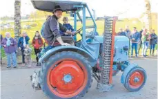  ??  ?? Oldtimer-Traktoren verbreitet­en einen Hauch von Nostalgie.